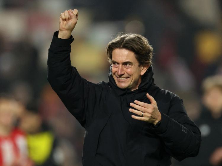 日讯, 表现, 他是我们一