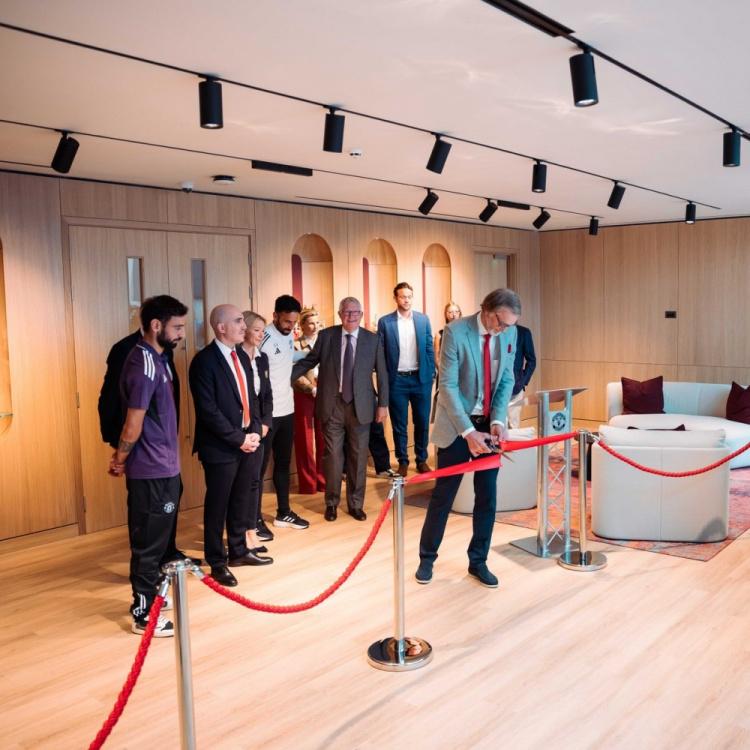 曼联官方更, 晒出拉特克