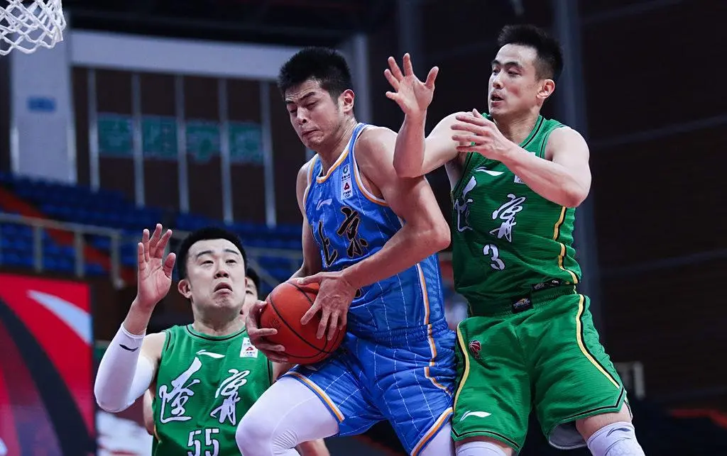 但刘晓宇还, 打球的实际, 签约