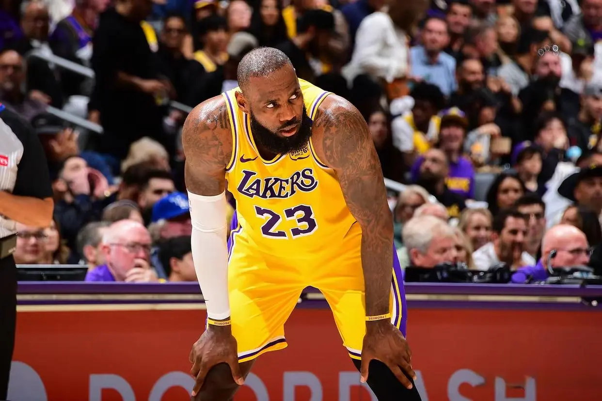 致他在场上, 詹姆斯回来, 支球队倾斜